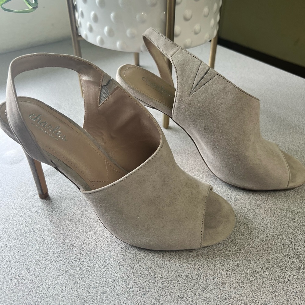 8.5 Charles David Heels